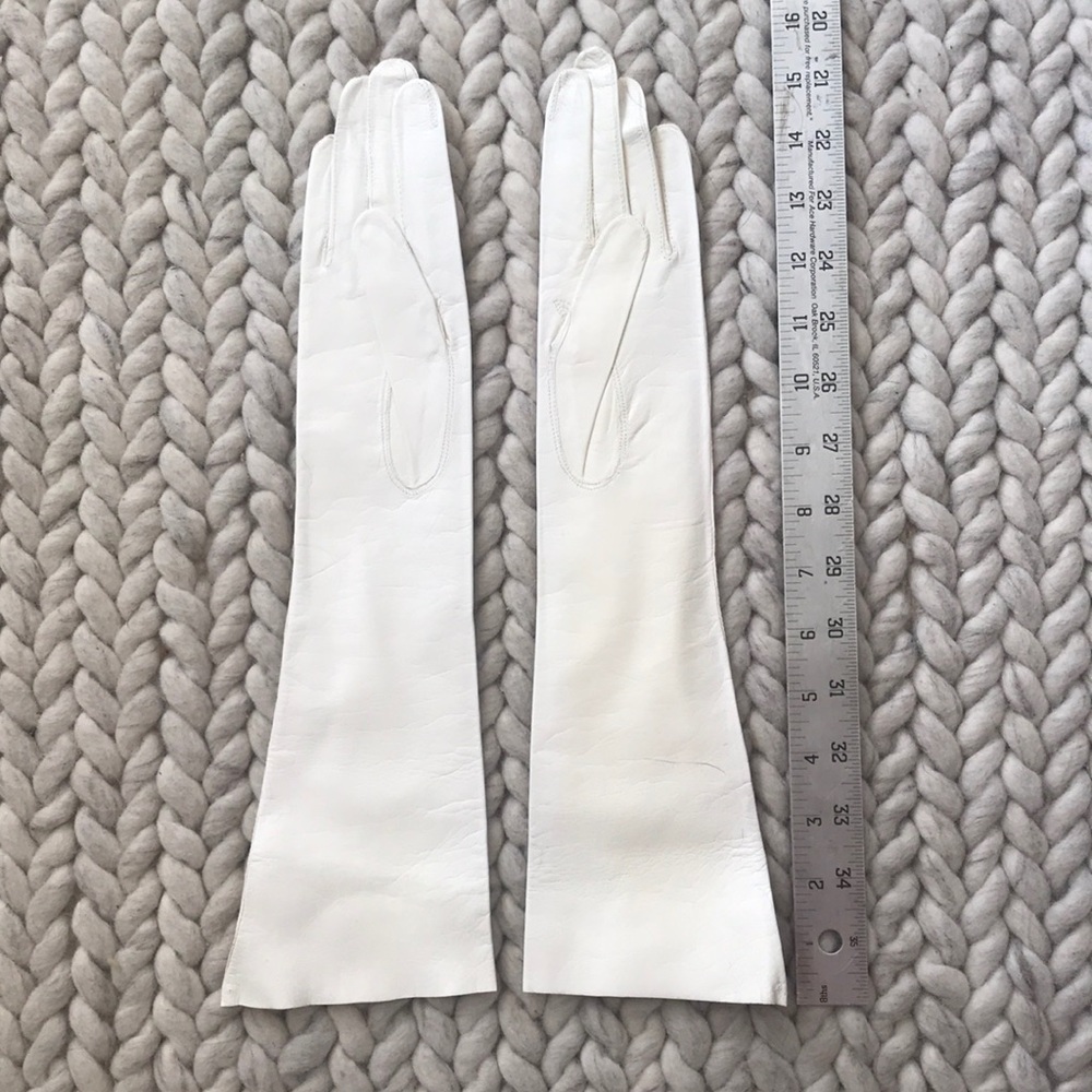 Vintage white leather gloves